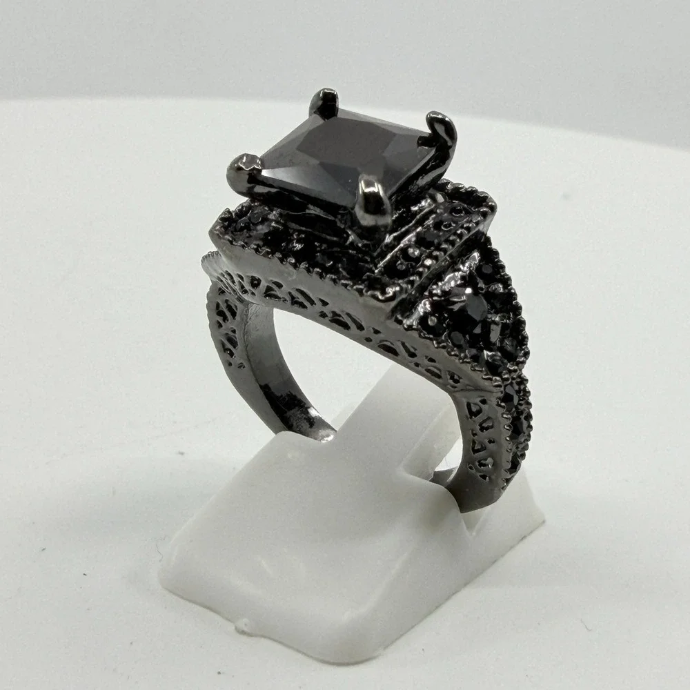 Vtg Black Square Rhinestone Ring Gunmetal Tone Gothic Cocktail Statement Band